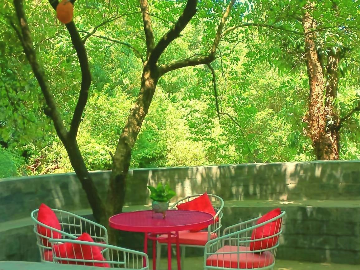 Aamod At Shoghi Luxury Cottage Resort Shimla Eksteriør billede